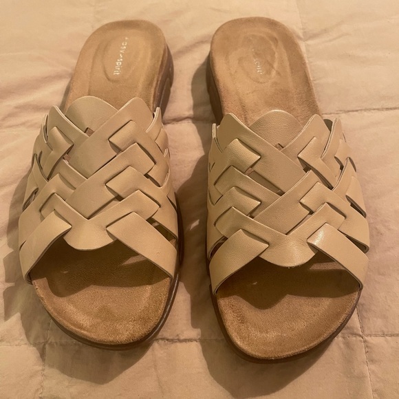 Tan Woven Slide Sandals with Comfort Footbed Size 7.5 - Picture 1 of 4